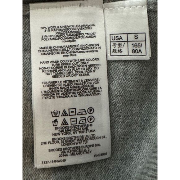 NWT Brooks Brothers Women's sweater top with pearl neckline, grey, size S - Picture 4 of 6